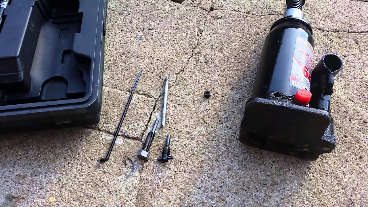 Как самостоятельно залить масло в домкрат